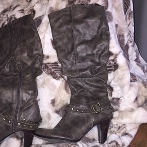 Distressed  gorgeous chain and buckle details